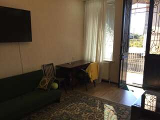 Проживание в семье Guest house Medea Кутаиси Cемейный номер с собственной ванной комнатой-11
